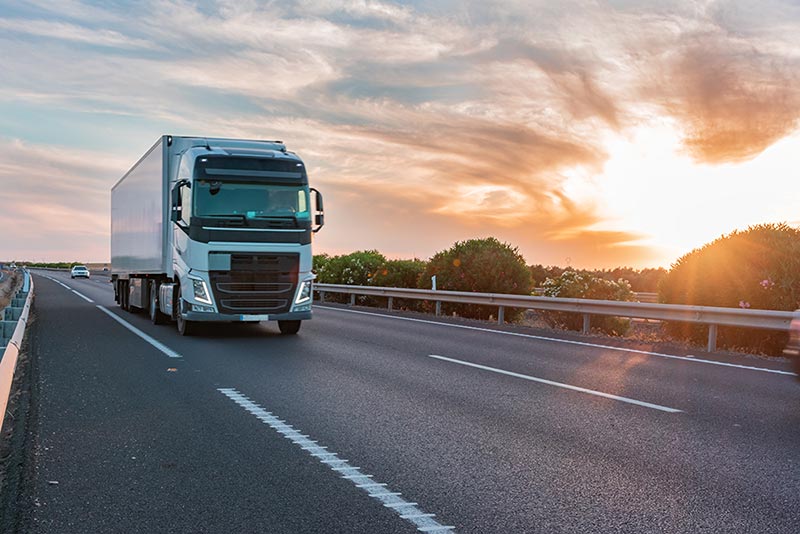 camion sur une route